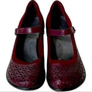 Earth Zurich Sion Soft Buck Women's Red Leather Strap Flats Shoes, Size 7